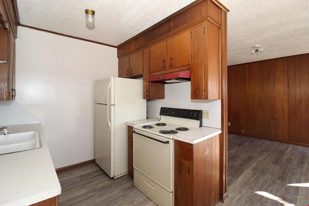 Country Club Apartments
