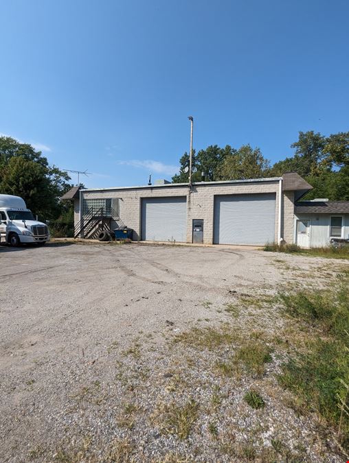 Industrial Warehouse with Fenced Yard in Opportunity Zone