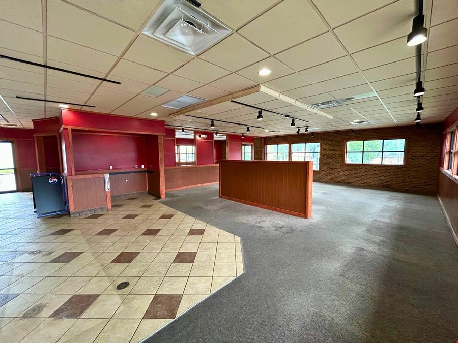 ±3,700 SF RETAIL SPACE FOR SALE OR LEASE IN NEOSHO MO