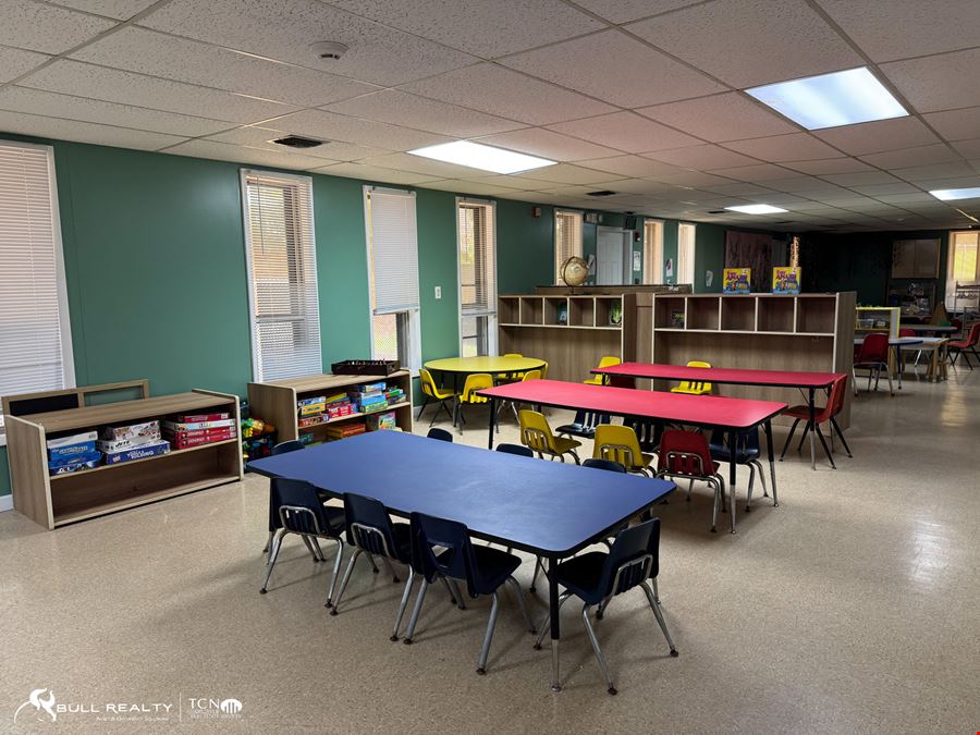 ±4,655 Daycare Facility in  Roswell, GA. FOR LEASE
