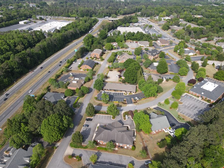 385 Hawthorne Lane