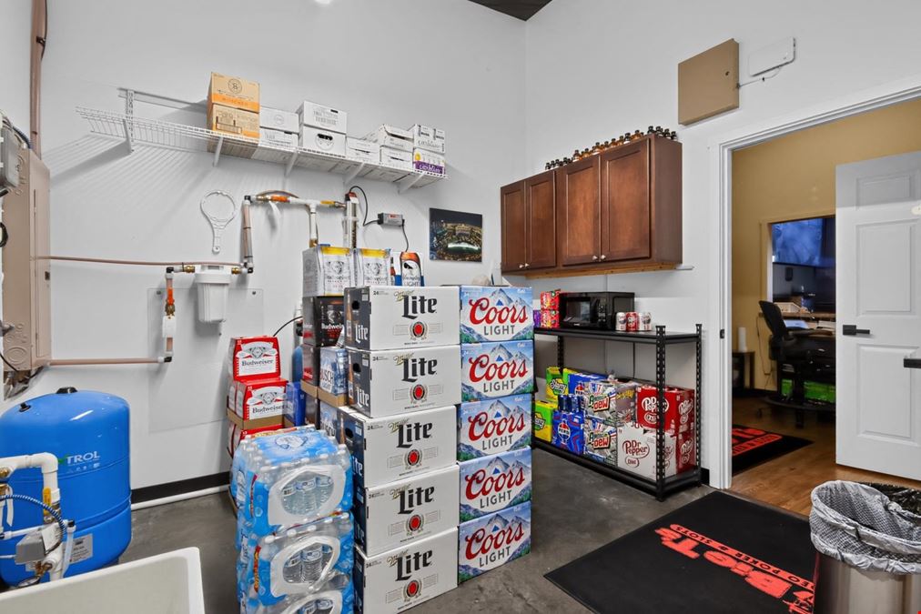 Big Ts - 2124 E Morton Ave, Jacksonville, IL 