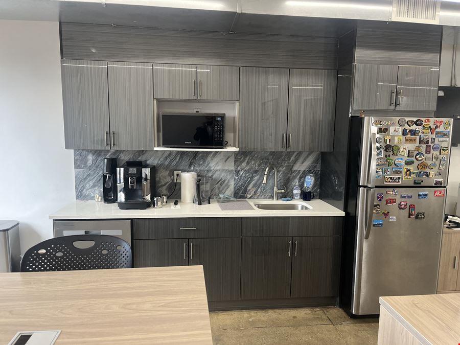 252 W 37th St