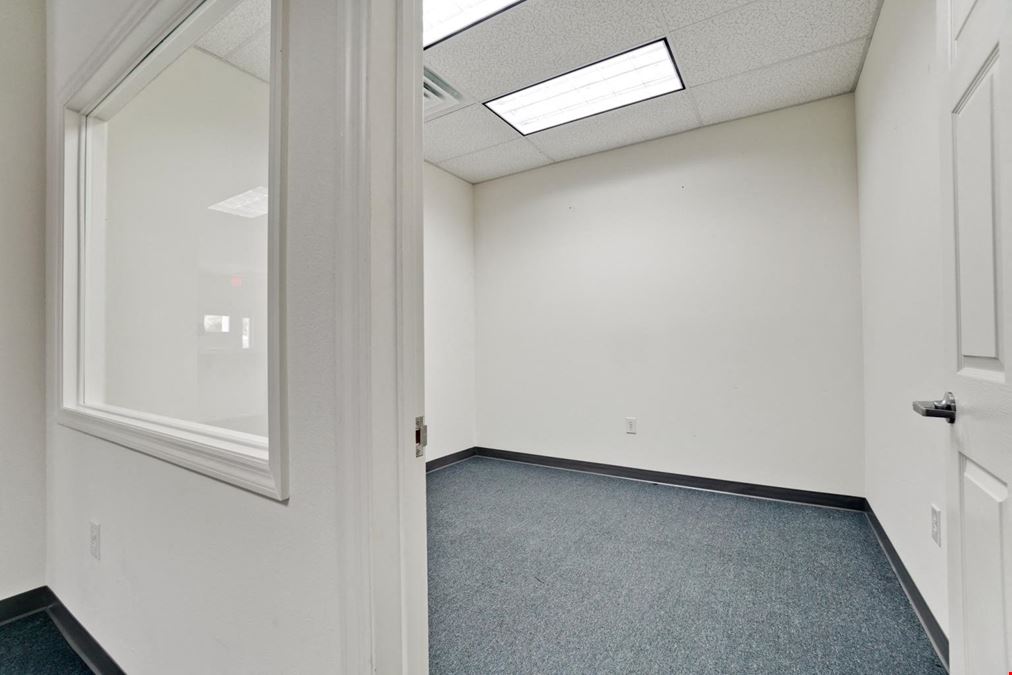 AMAZING INVESTMENT OPPORTUNITY ON UNIVERSITY PKWY.!