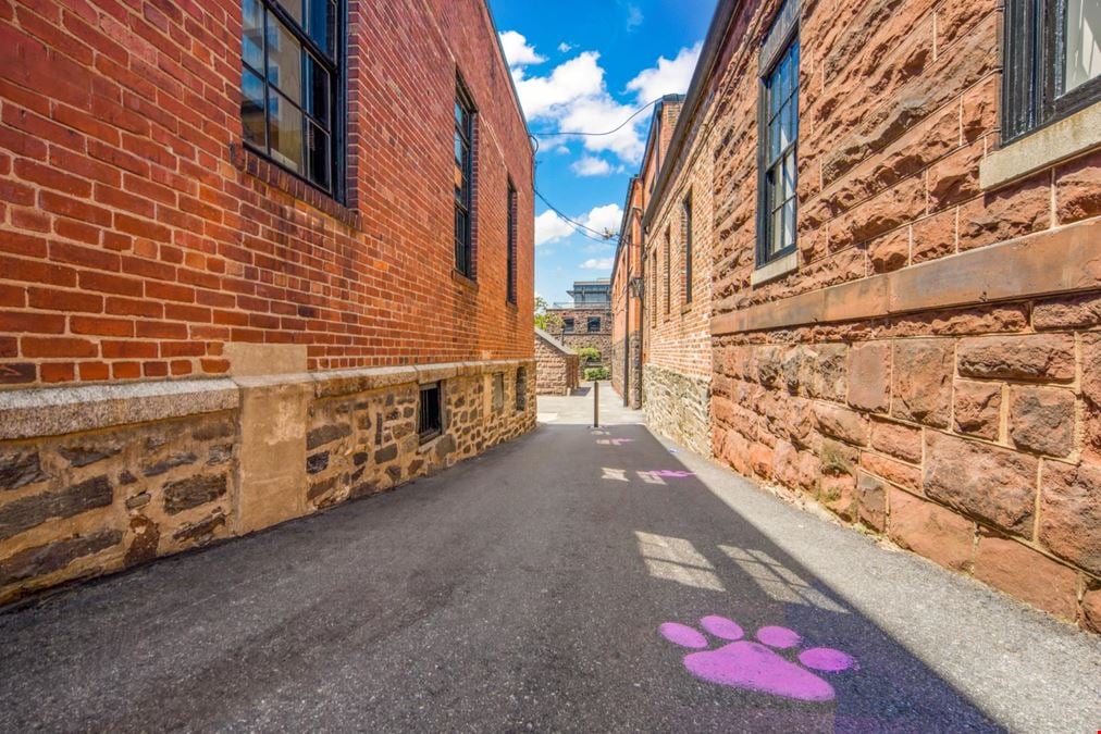 Caton's Walk (1046-1054 Potomac Street NW & 1025-1034 33rd Street NW)