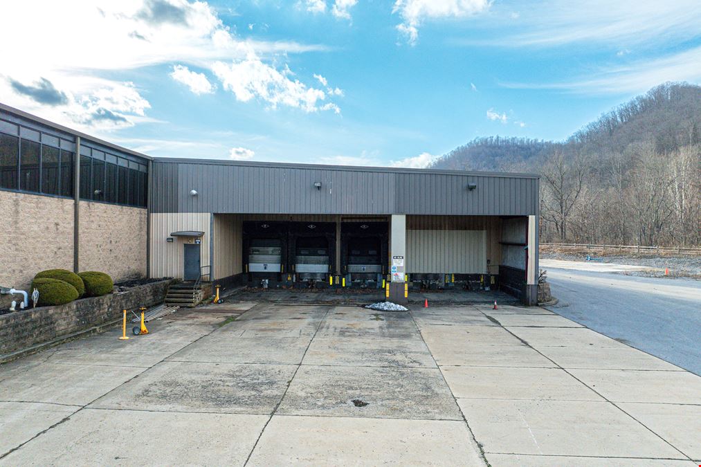 244,997 SF Industrial Manufacturing Building on 13.10 Acres