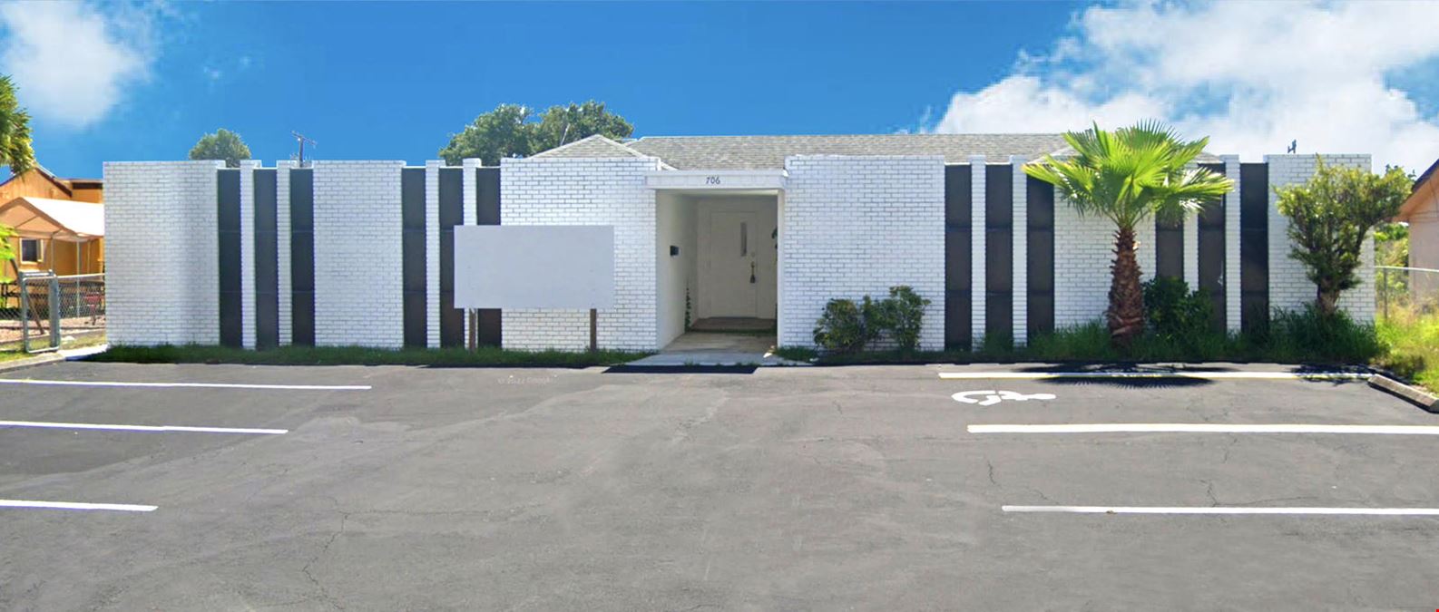 4,691 +/- SQFT FREESTANDING office space