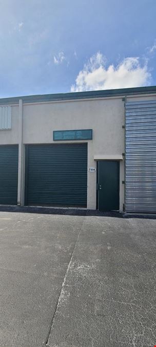 Office/Warehouse 950 SQFT