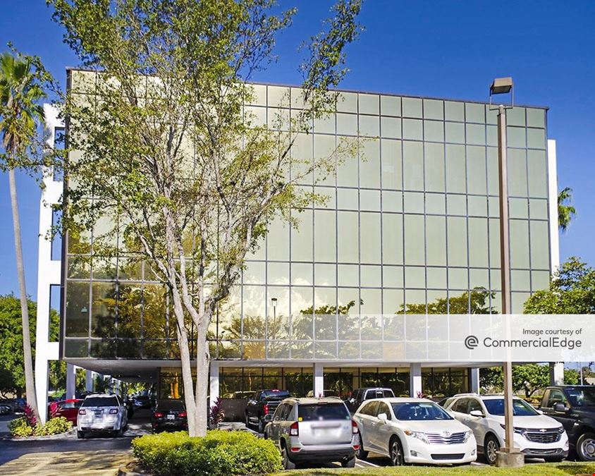 Commerce Pointe Gold