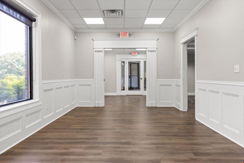 2 Executive Suites 