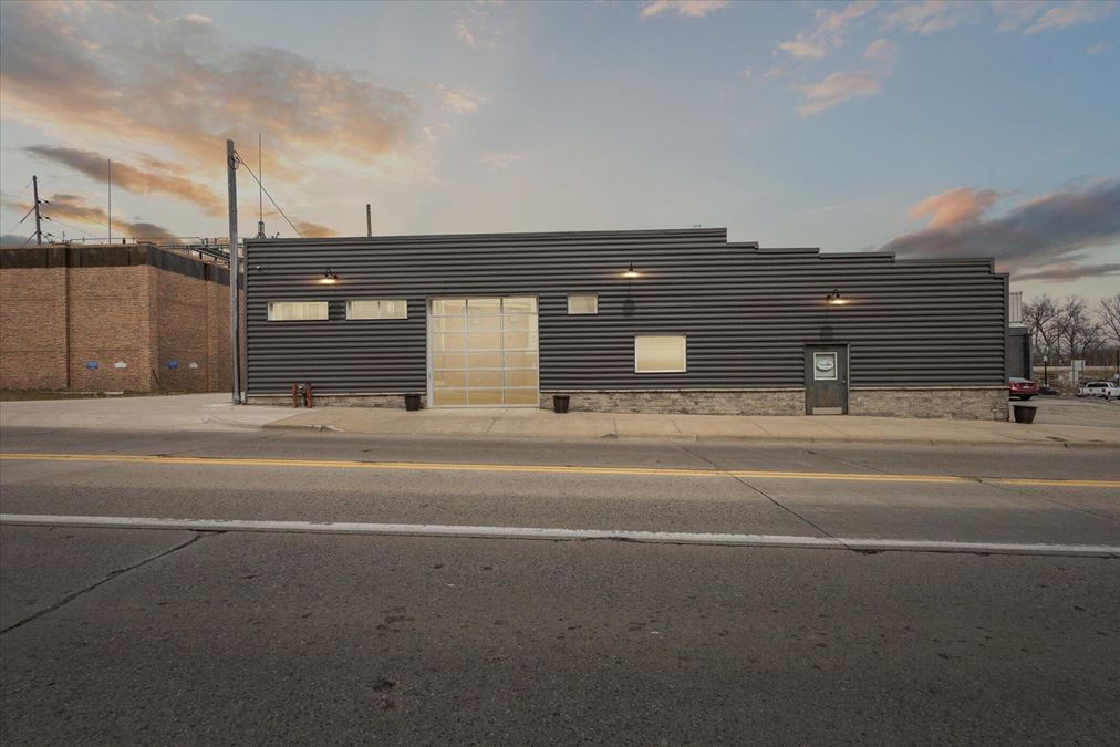 206 W Louis Glick Hwy