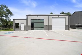 901 Santa Fe St – Versatile Office, Shop & Warehouse Facility with Quick I-45 Access