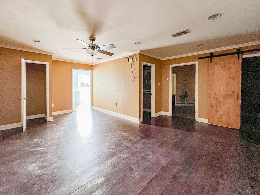 ±7,500 SF Climate-Controlled Office/Warehouse on S Choctaw Dr