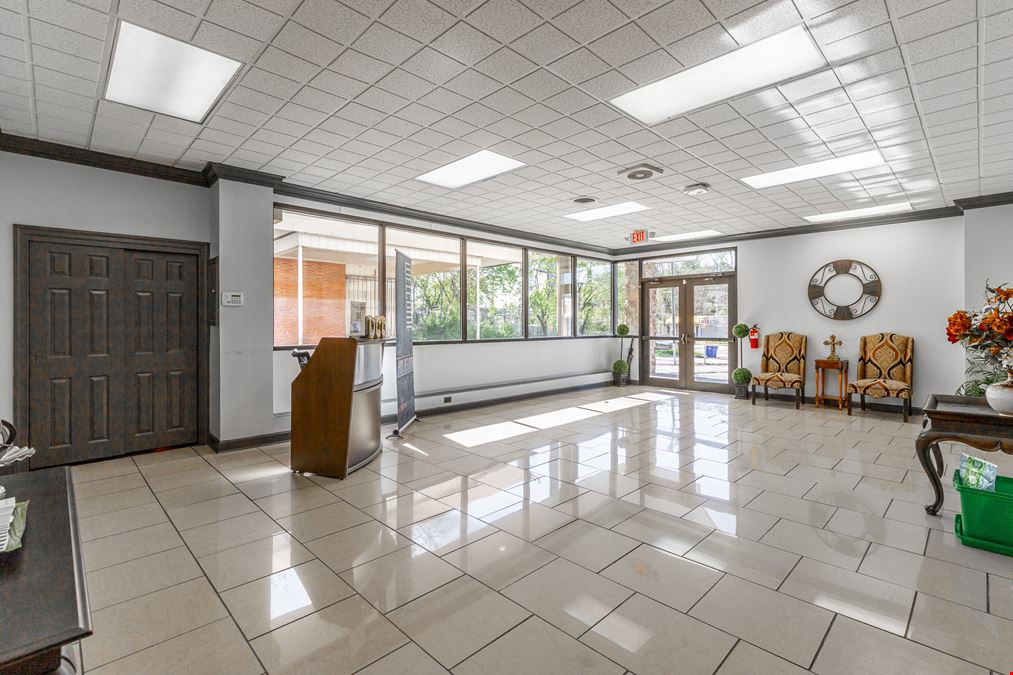 Office/Retail Building on Brainerd Rd ± 8,816 SF