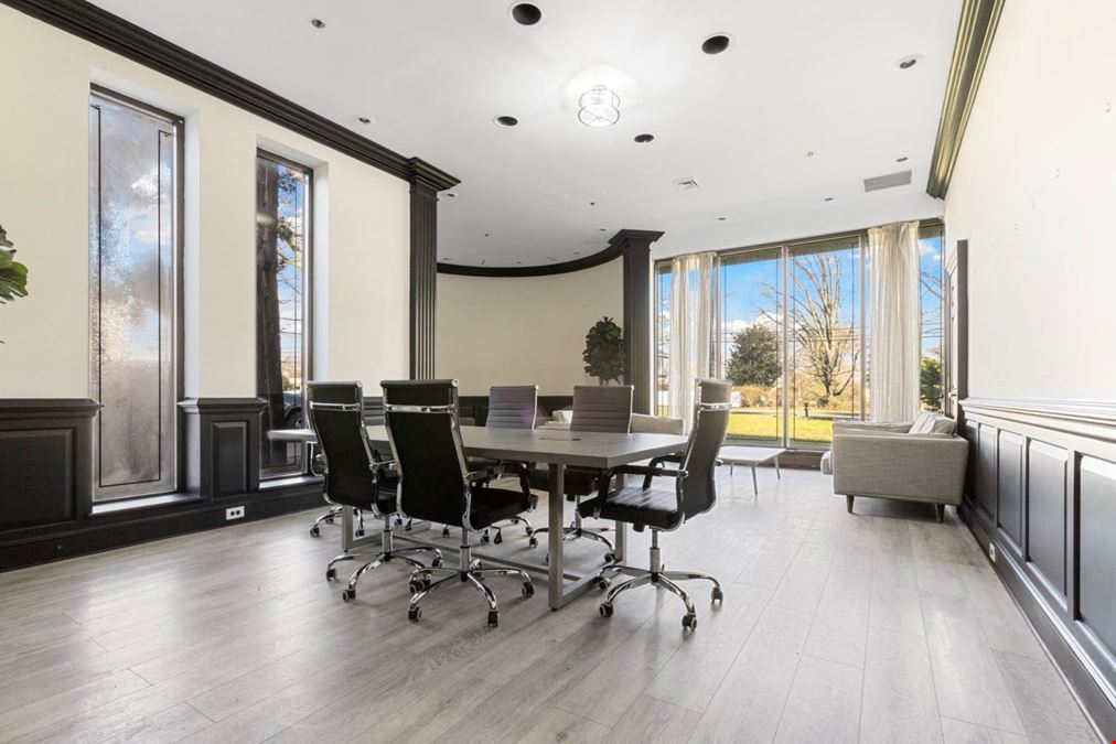 ReadySpaces Saddle Brook