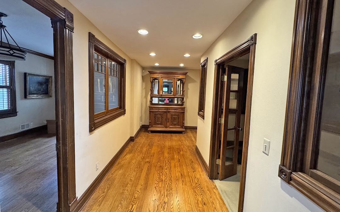 218 S Main St