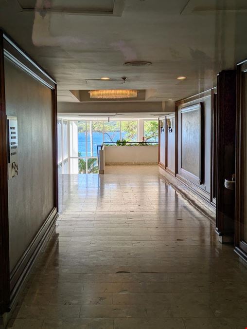 Retail Space - Royal Sonesta Hotel