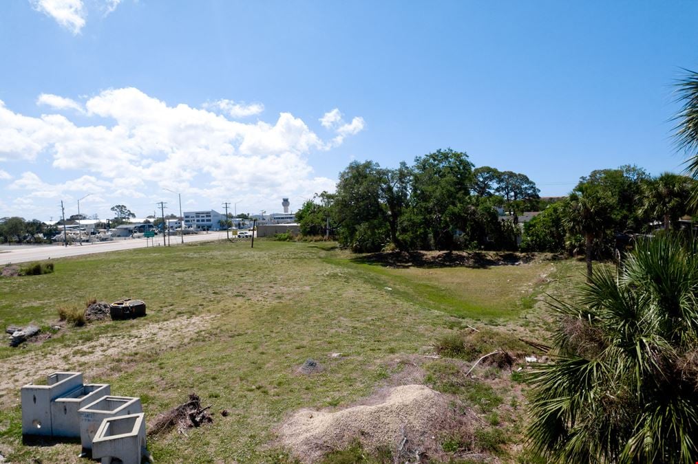 7972 N Tamiami Trl
