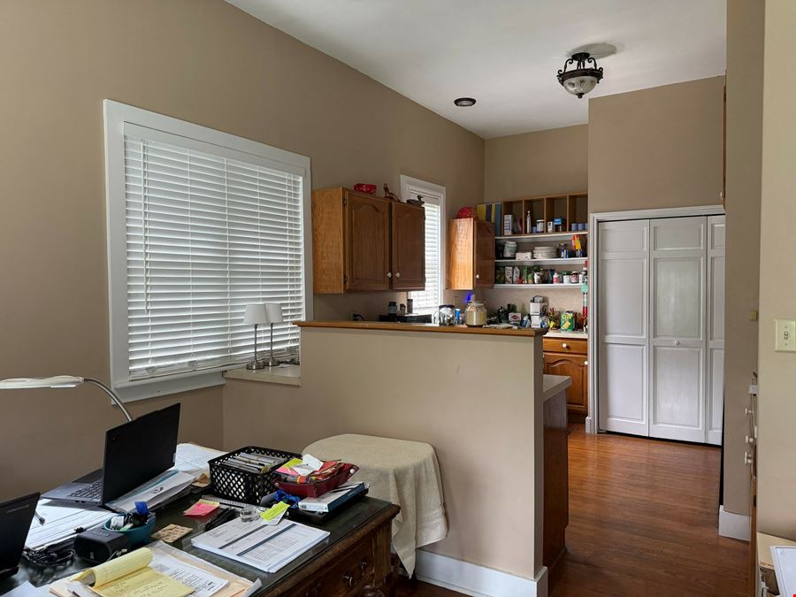 209 W Bagdad Ave