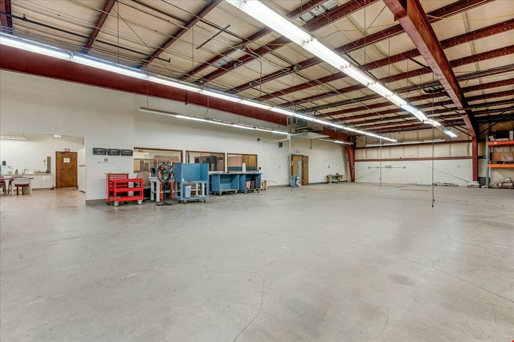 ±11,388 SF Clear Span Industrial Building off CA-99 in Fresno, CA