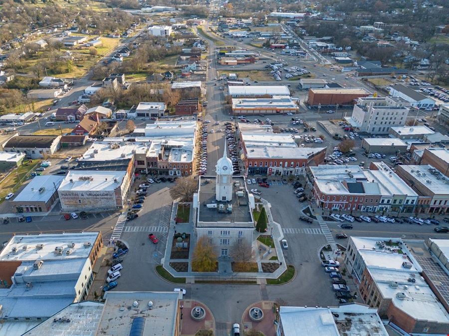 809 S. Main Street, Columbia, TN