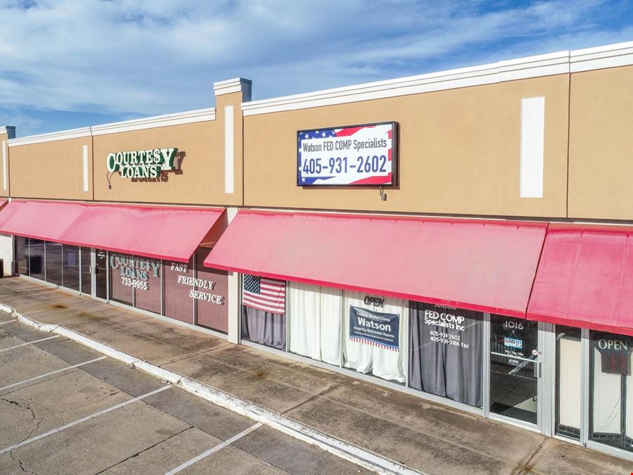 Village Oaks Shopping Center