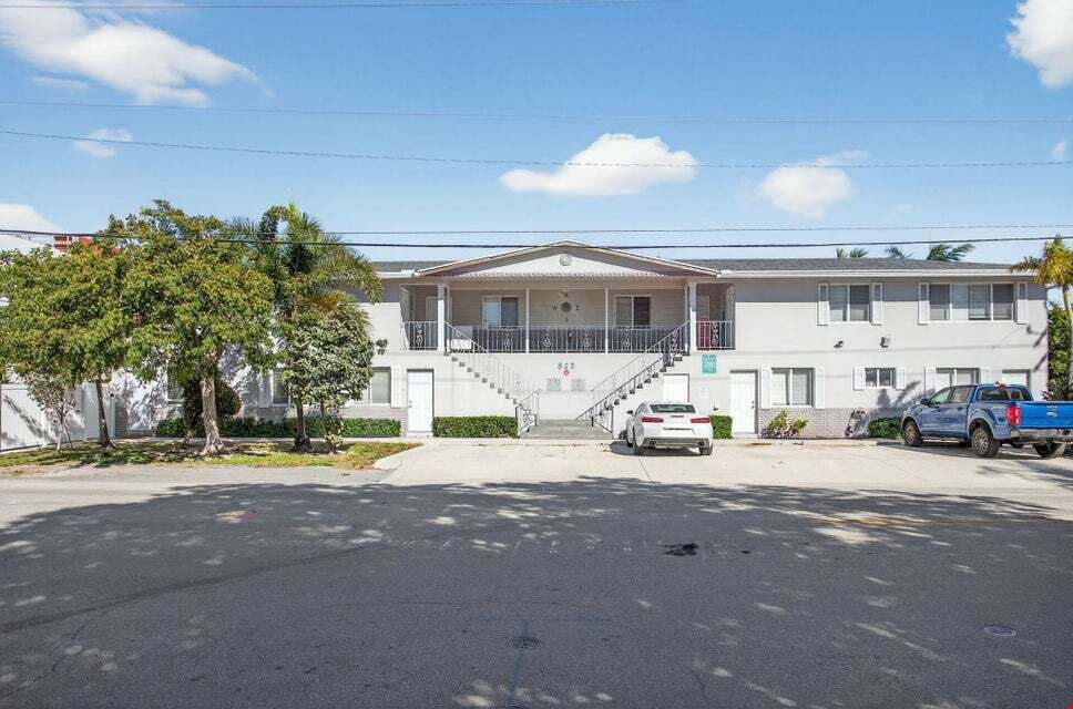 825 Northeast 6th Street