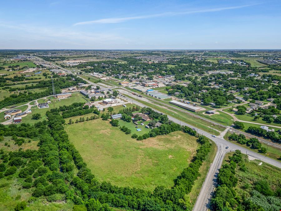 300 & 304 E Hwy 171