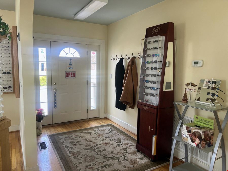 Freestanding Salem Office