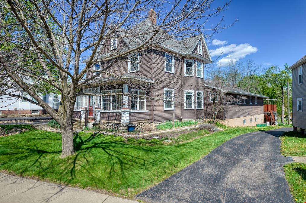 832 S Main St