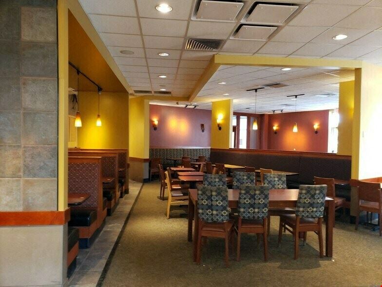 Gateway Mall Restaurant Outlots