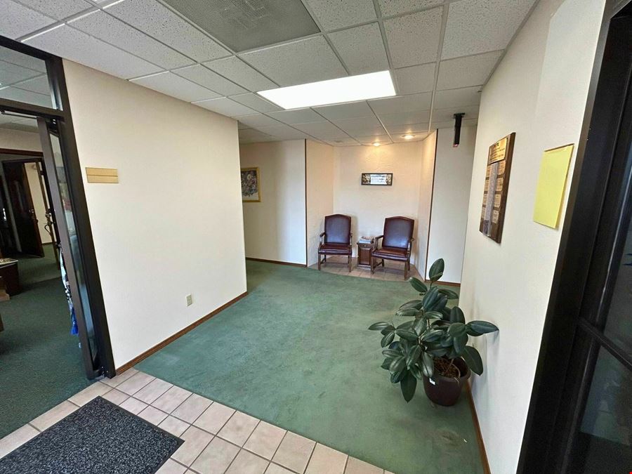 OFFICE PROPERTY FOR SALE OR LEASE OFF CHESTNUT EXRESSWAY & US 65