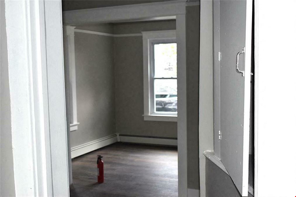 410 1/2 Jackson Avenue