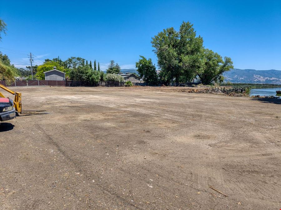 Lakeport: Lake Front Property