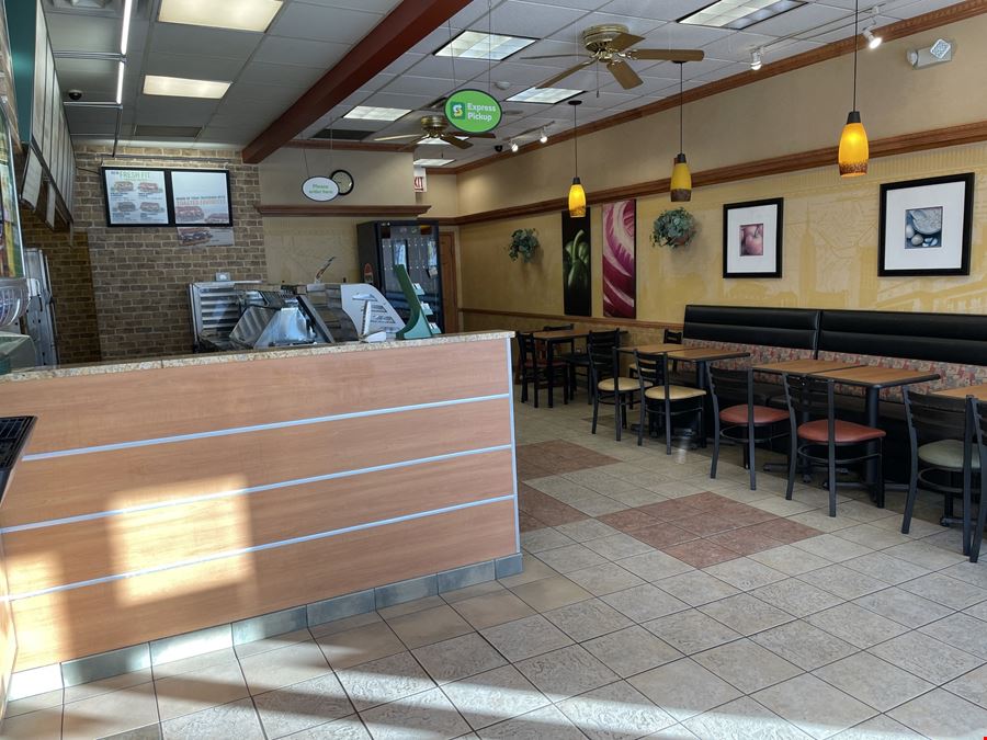 Glenwood Plaza | Turnkey Restaurant Space