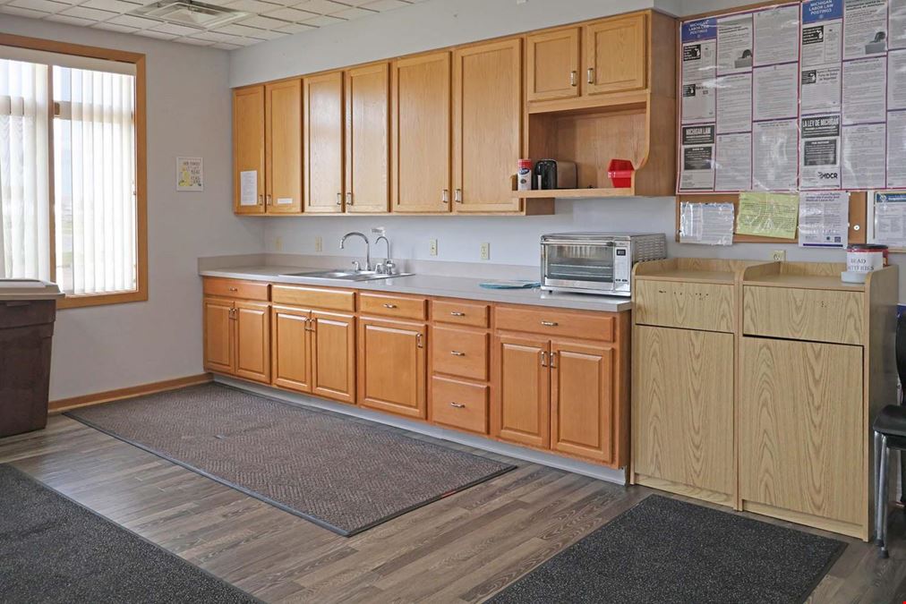 106 W Tolles Dr