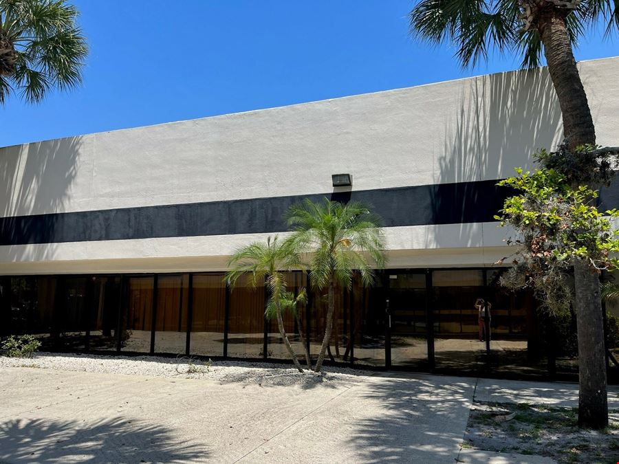 Palm Plaza