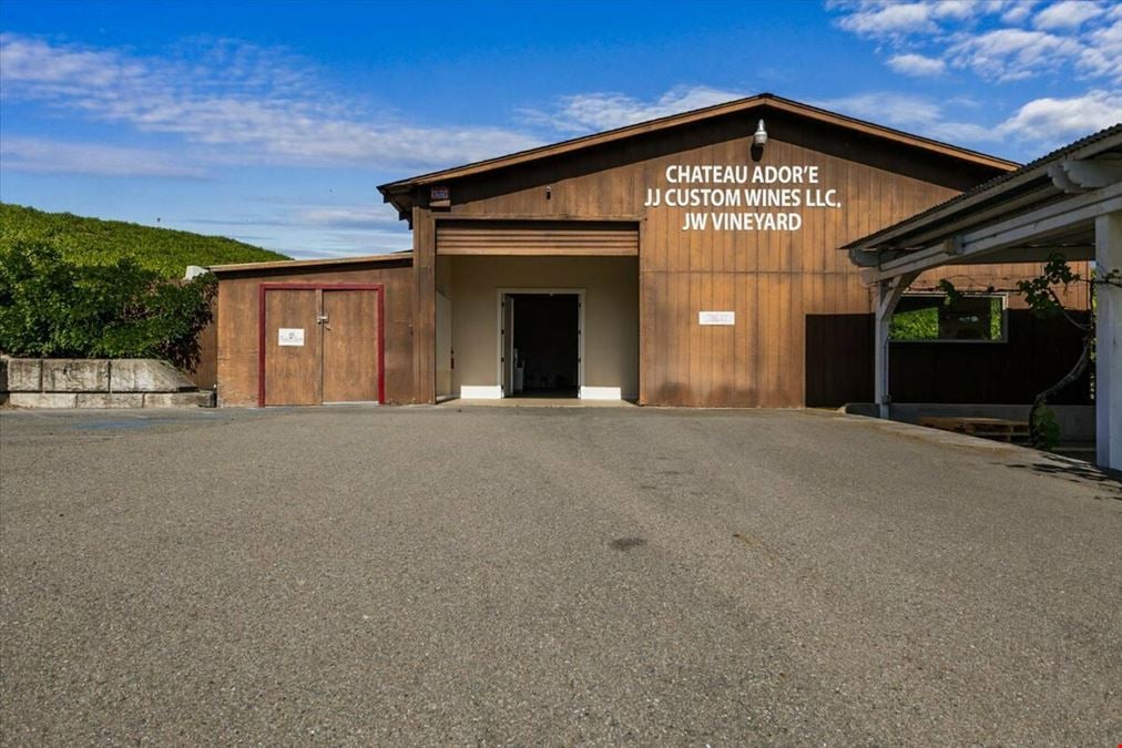 Knoll-Top Vineyard Estate with Tasting Room