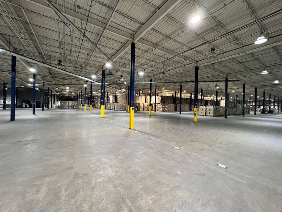 121,600 SF Warehouse Space