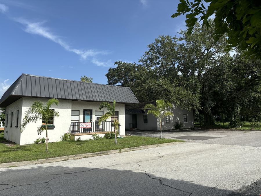 Retail Building on Manatee Ave West with Adjoining Vacant Parcel