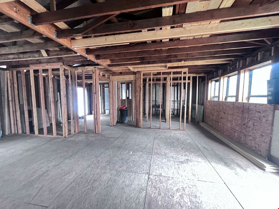 527 E Main St
