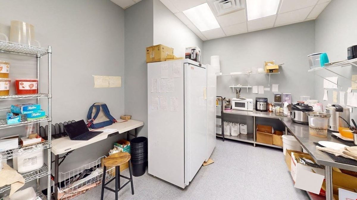 LAKESIDE PLAZA - SUBLEASE