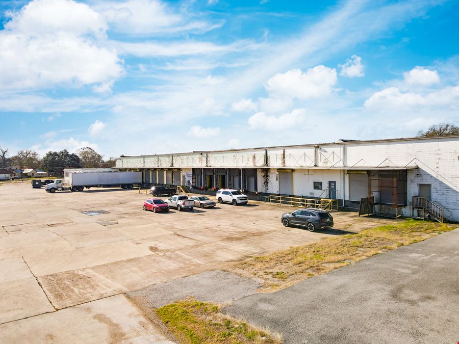 ±173,437 SF Industrial Warehouse with ±12.26-Acre Laydown Yard