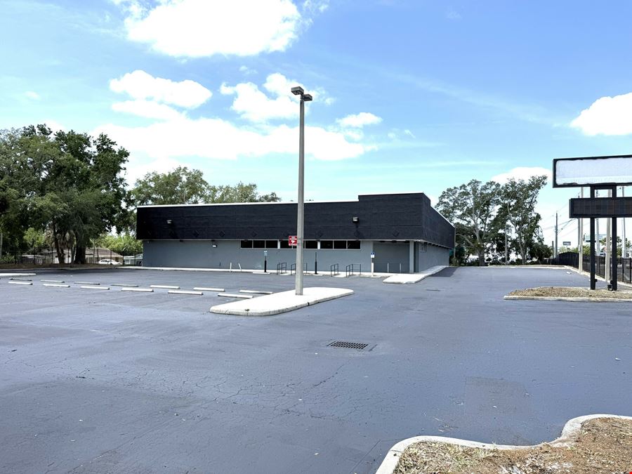 PREMIER TAMPA SHOWROOM- 13,296 SF Freestanding Building 1.42 ACRES  Signalized corner  LED Billboard Signage