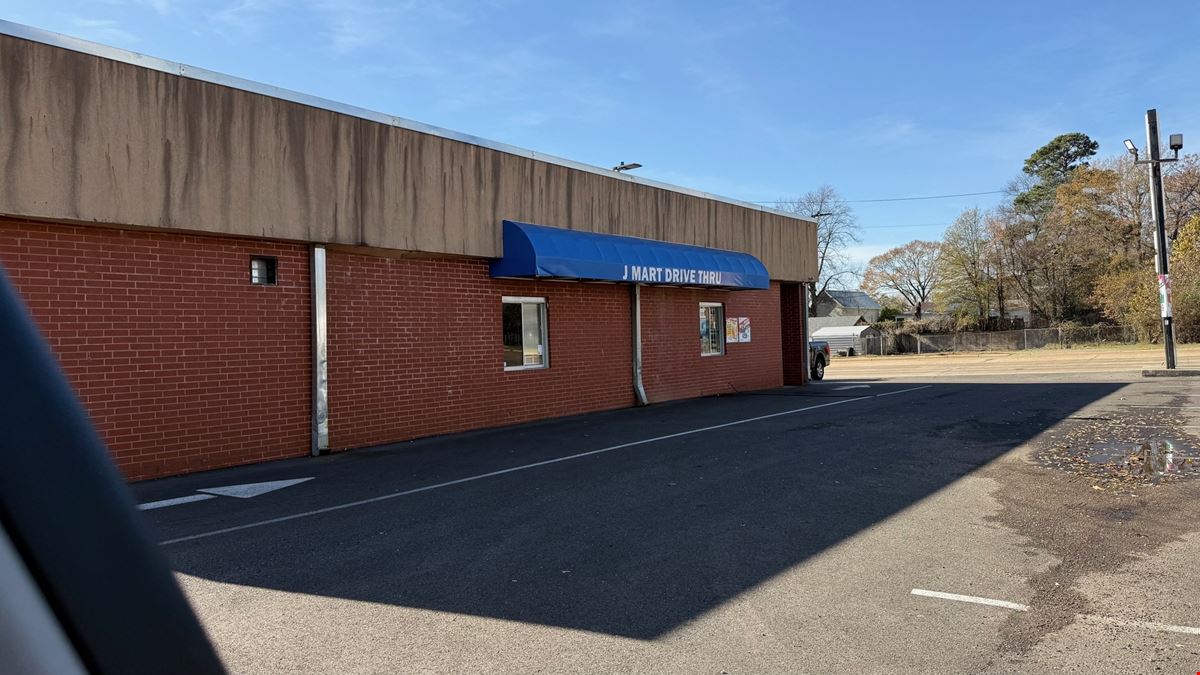3,272 SF Convenience Store For Sale