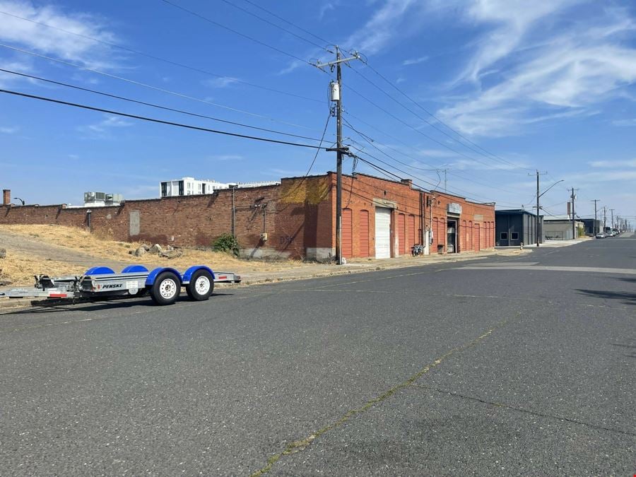 U-District Showroom and Warehouse