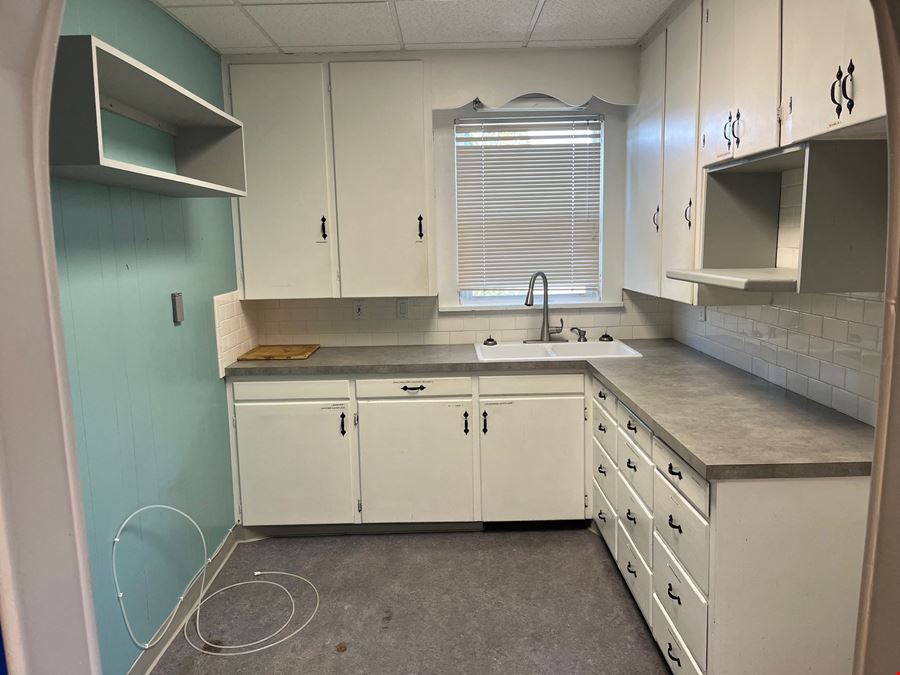 3104 W Kennewick Ave Suite C