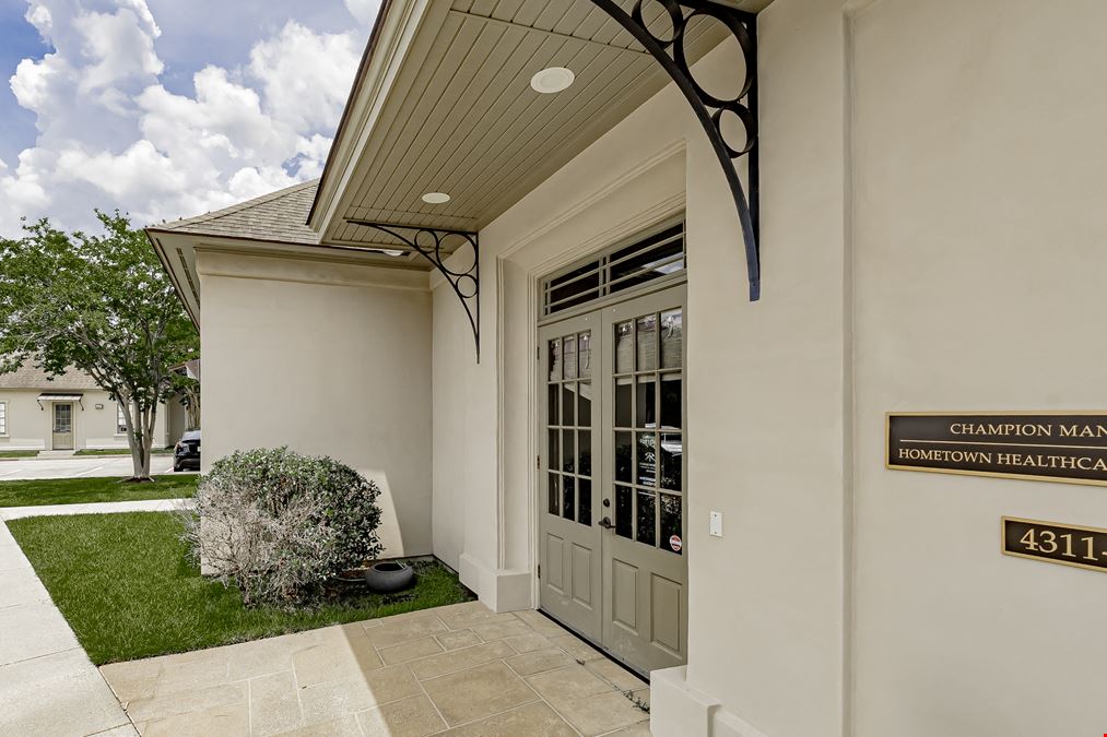 Full Service Office For Lease on Bluebonnet Blvd.