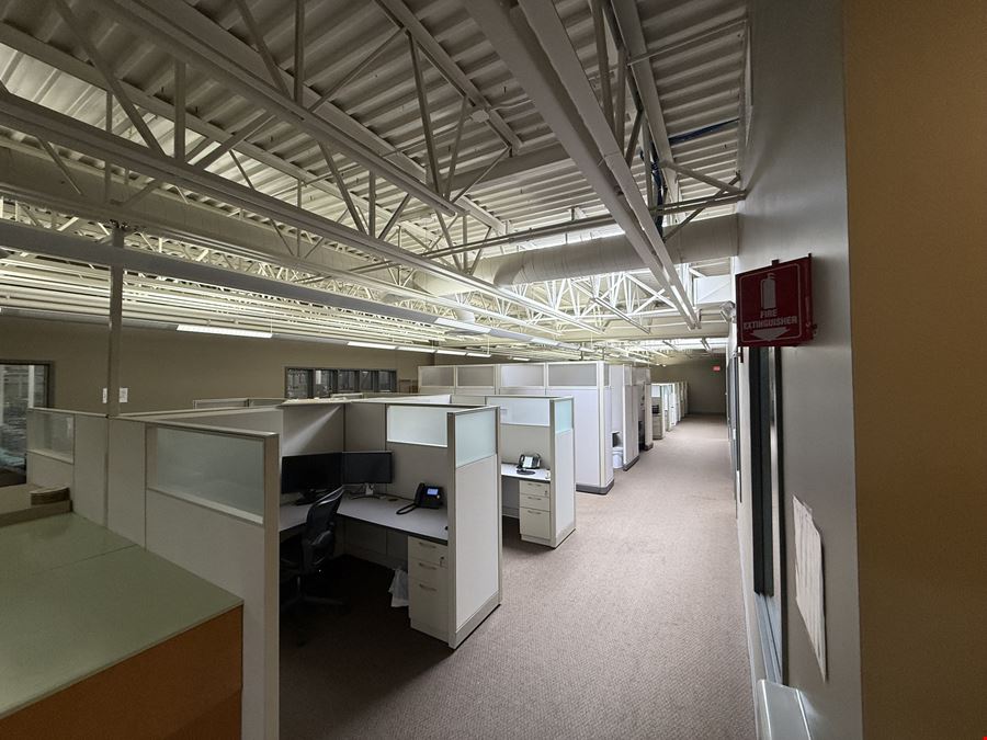 Large Scale, High-Bay Warehouse