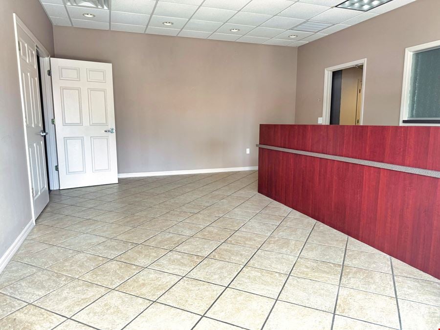 SUPER WELL LOCATED OFFICE SUITE ON UNIVERSITY PKWY.